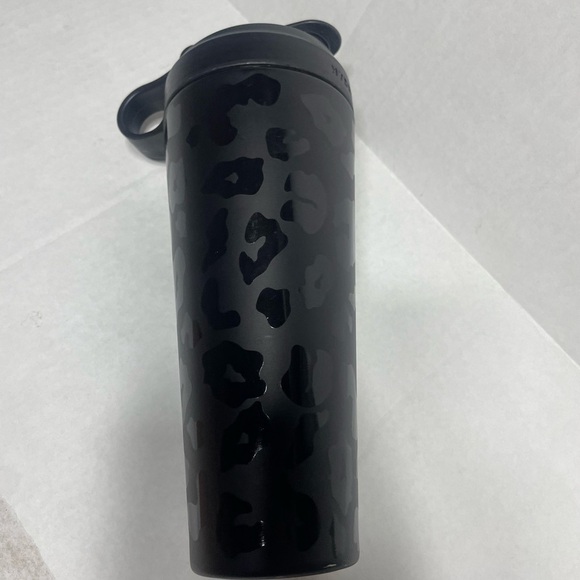 HydroJug Black Camo Water Bottle – Large Reusable Jug with Flip Top Lid - Picture 5 of 11